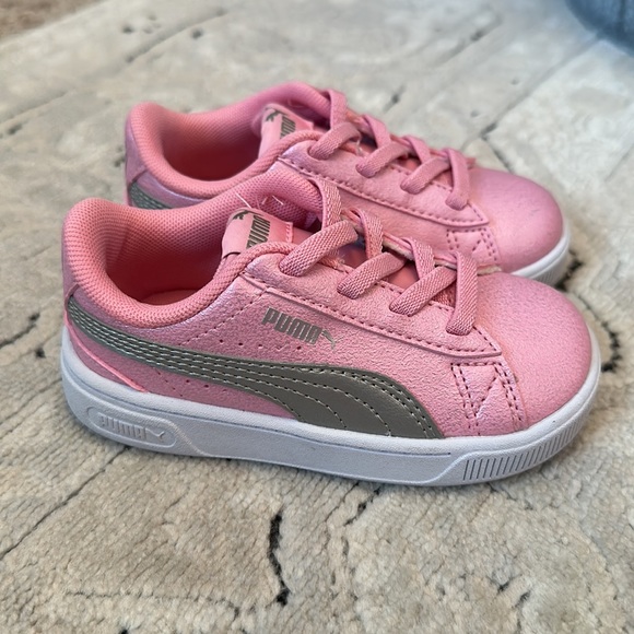 Size Toddler 5c Puma Sneakers - Picture 2 of 6